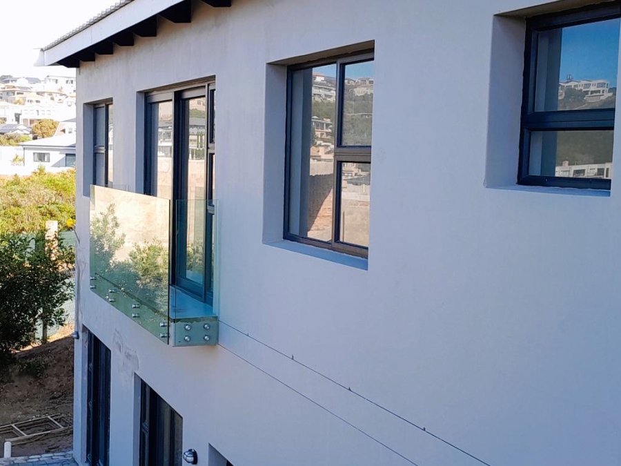 4 Bedroom Property for Sale in Whale Rock Western Cape